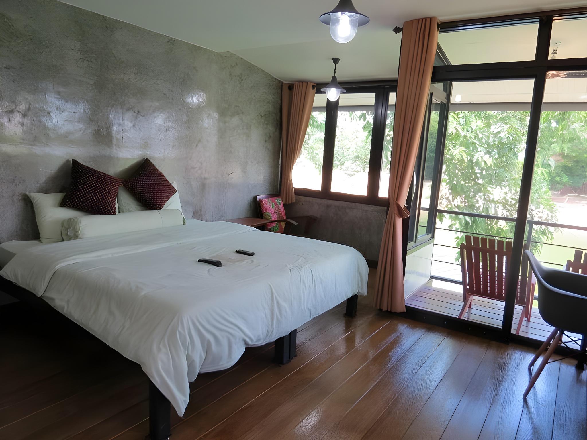 Home, King Bed, River View