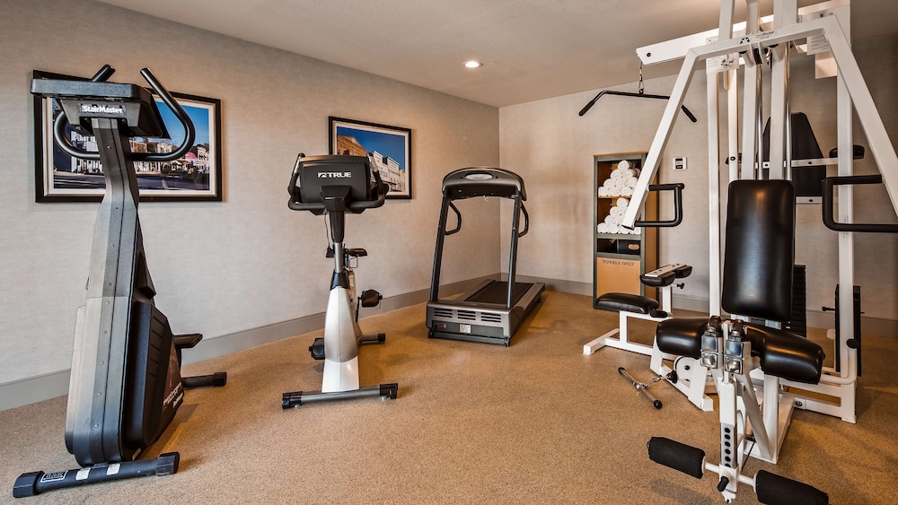 Best Western Cedar Inn & Suites 19/36