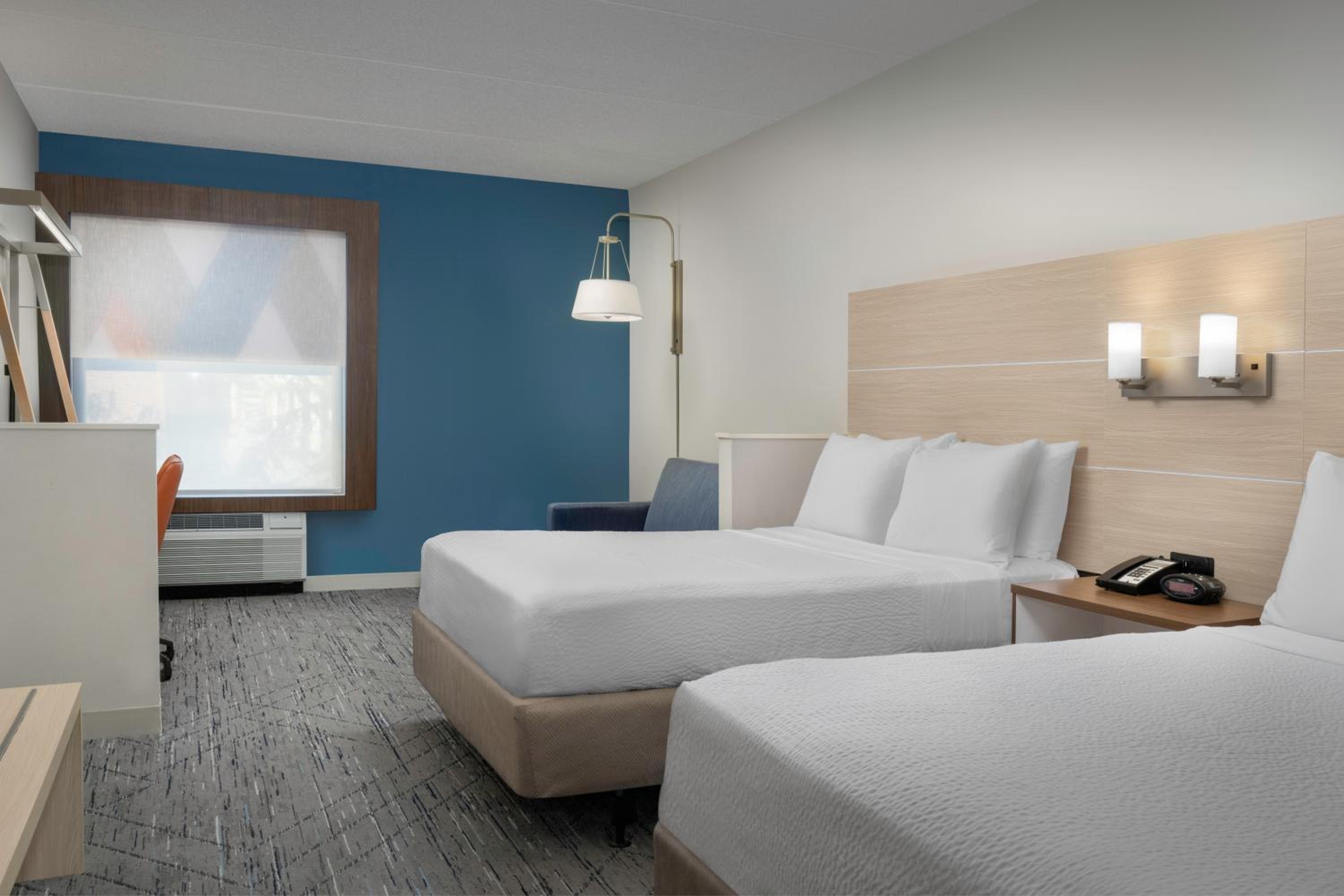 Suite, 2 Queen Beds, Sofa