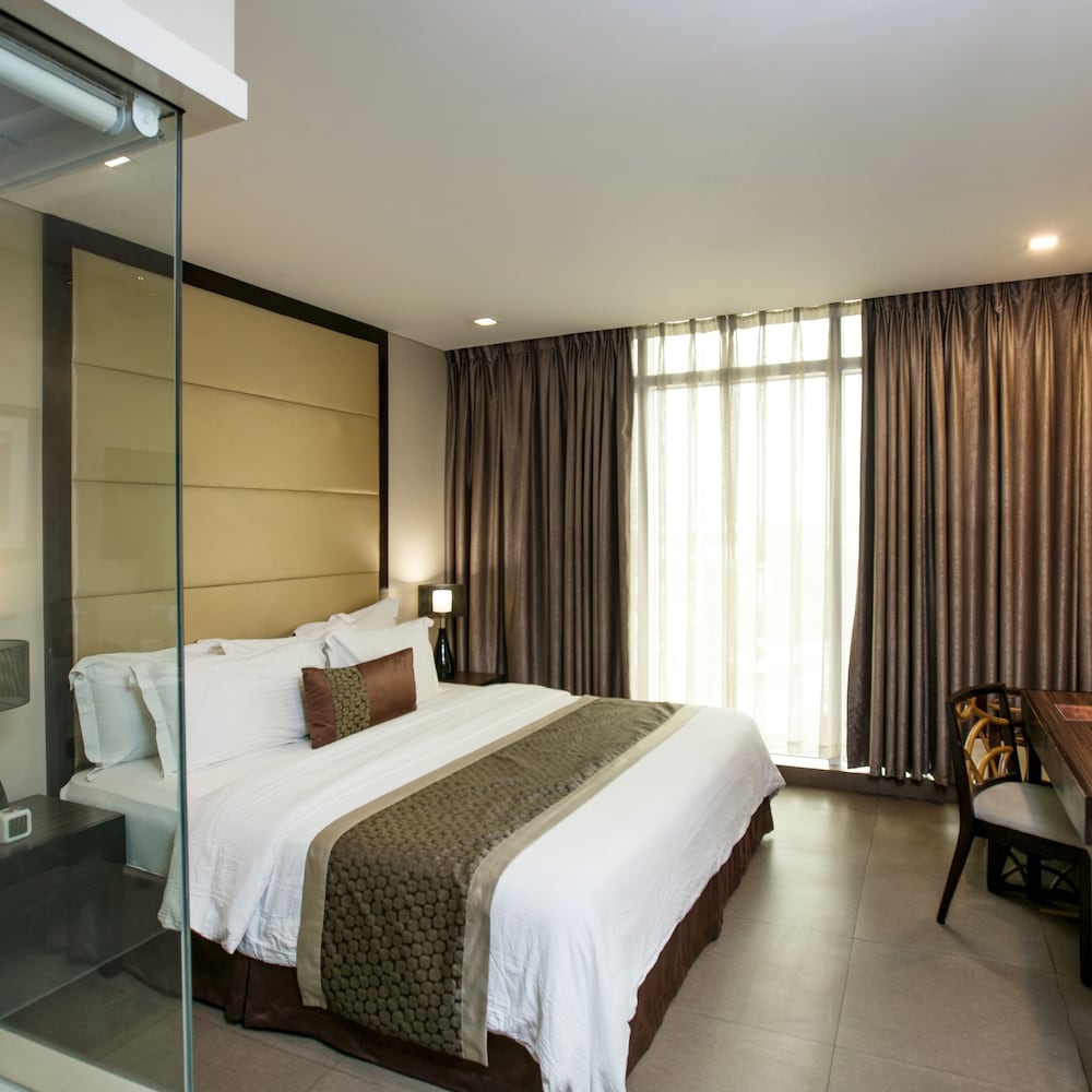 Goldberry Suites and Hotel Mactan 12/49