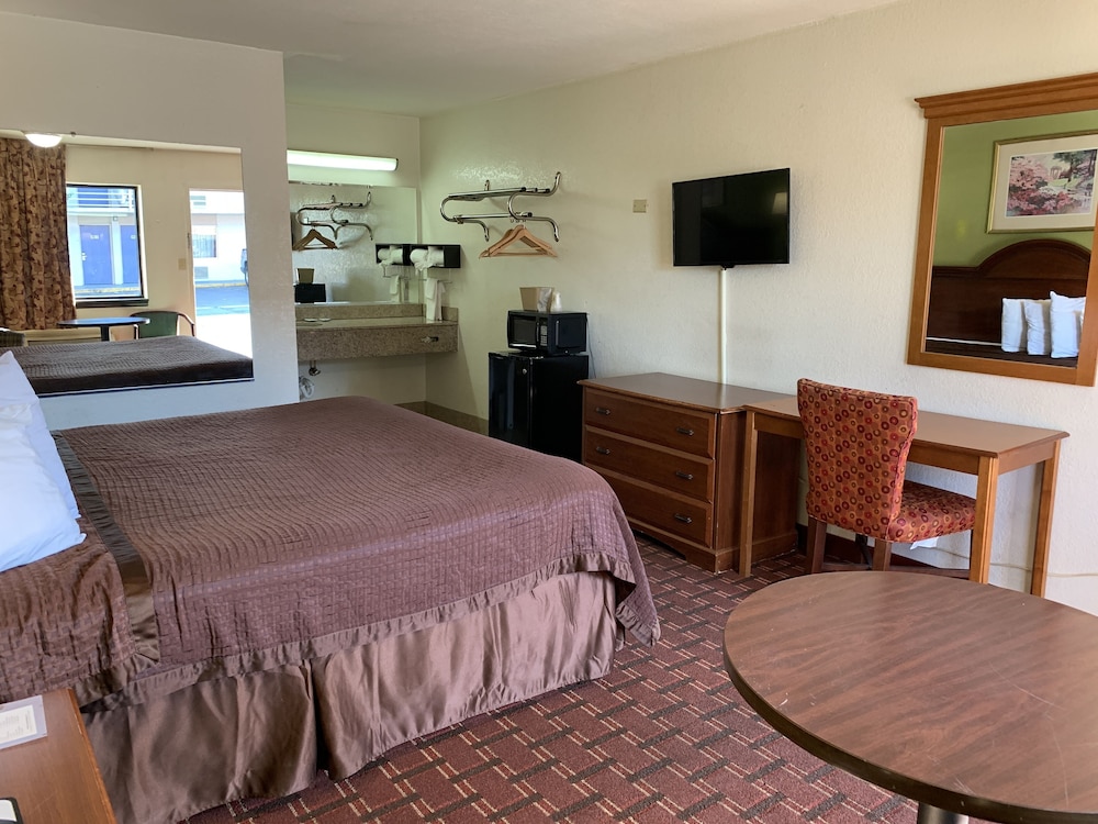 Regency Inn 29/49