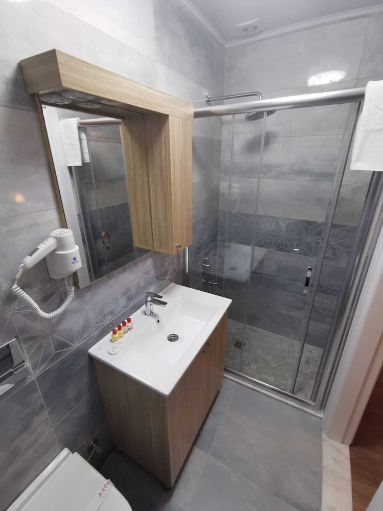 Agora Boutique Hotel & Bistro 49/50