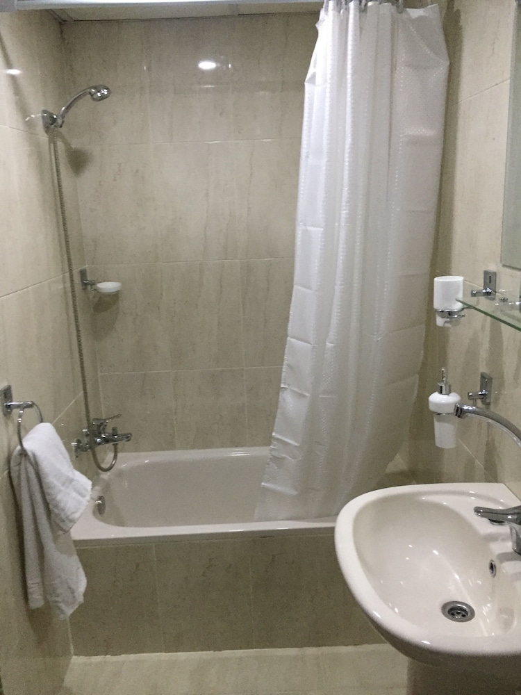 Carlton Hotel 48/49