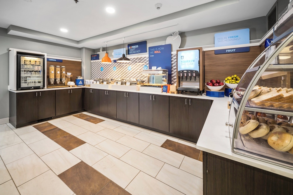 Holiday Inn Express Chicago Nw-Vernon Hills 6/50