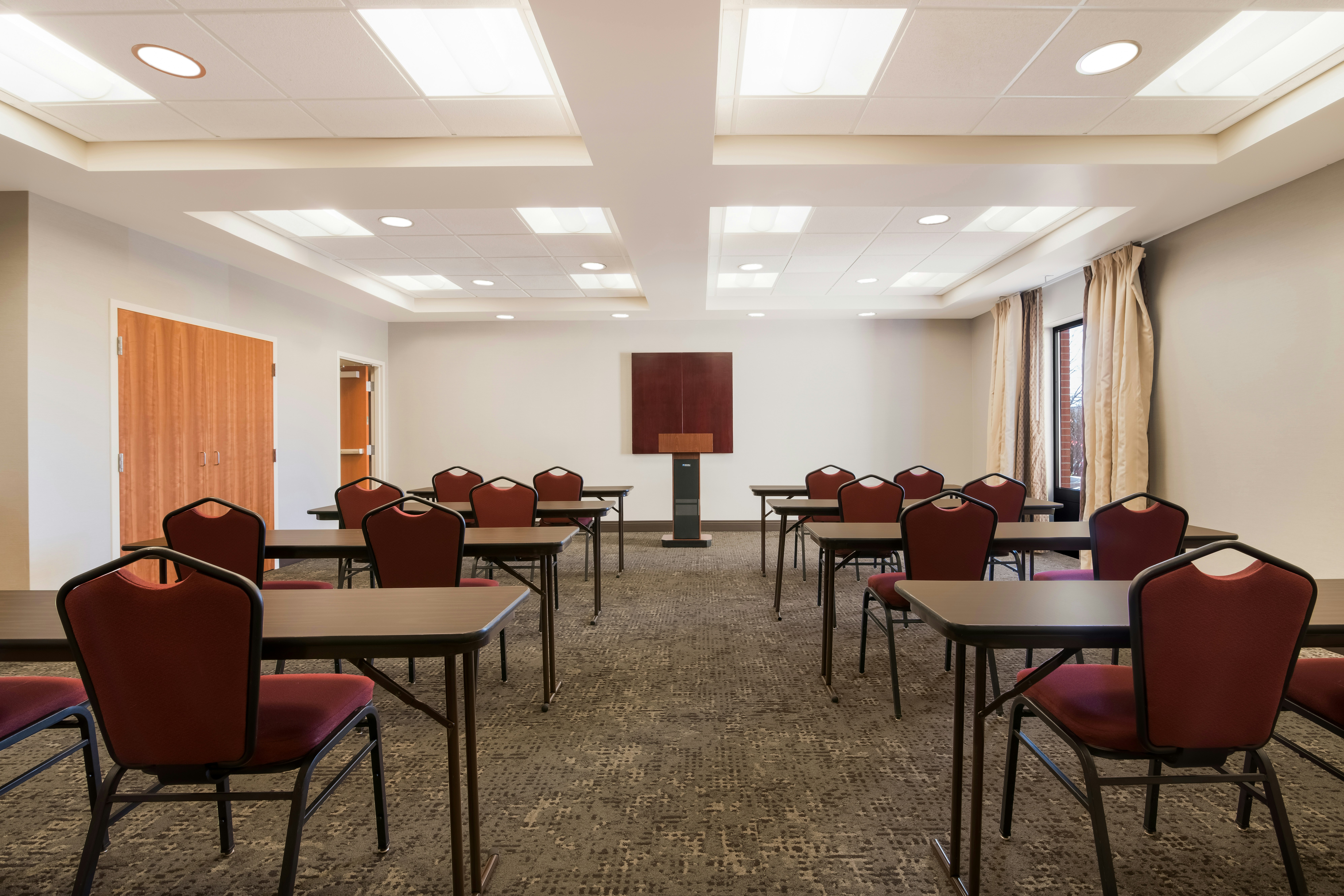 Hampton Inn Suites Plattsburgh 41/47