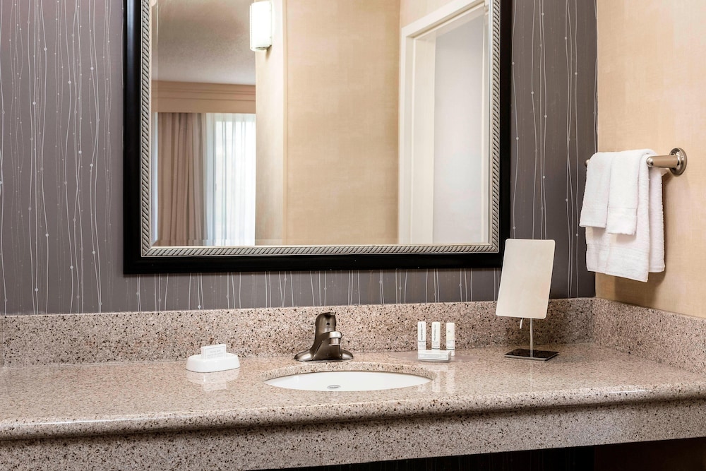 Courtyard by Marriott Kansas City Shawnee 23/71