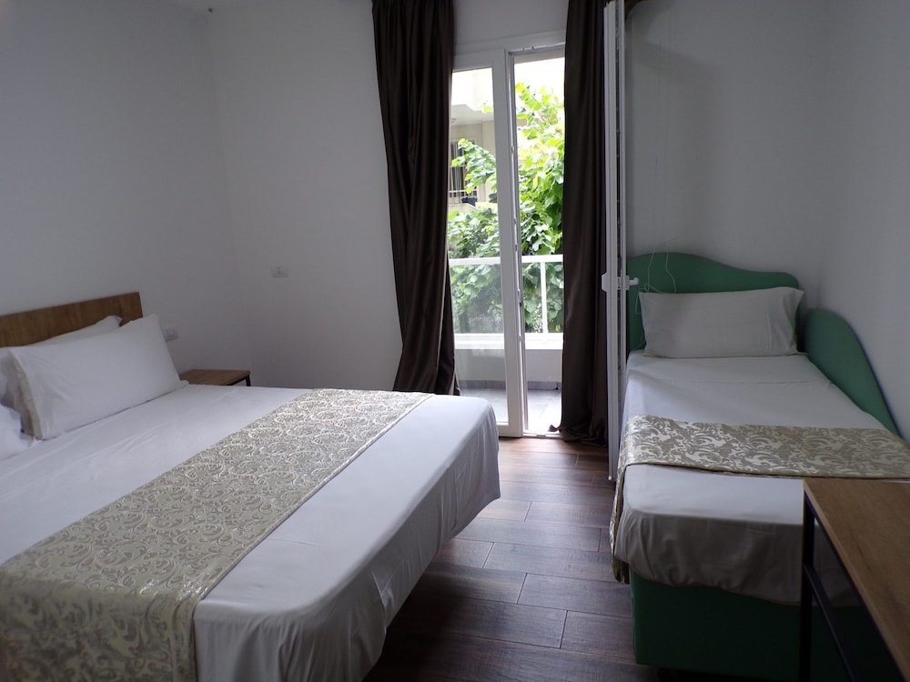 Hotel Nord Est 4/18