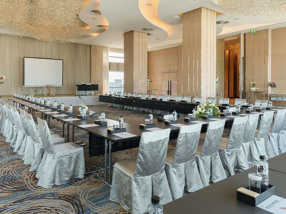 Pullman Bangkok Hotel G 65/75