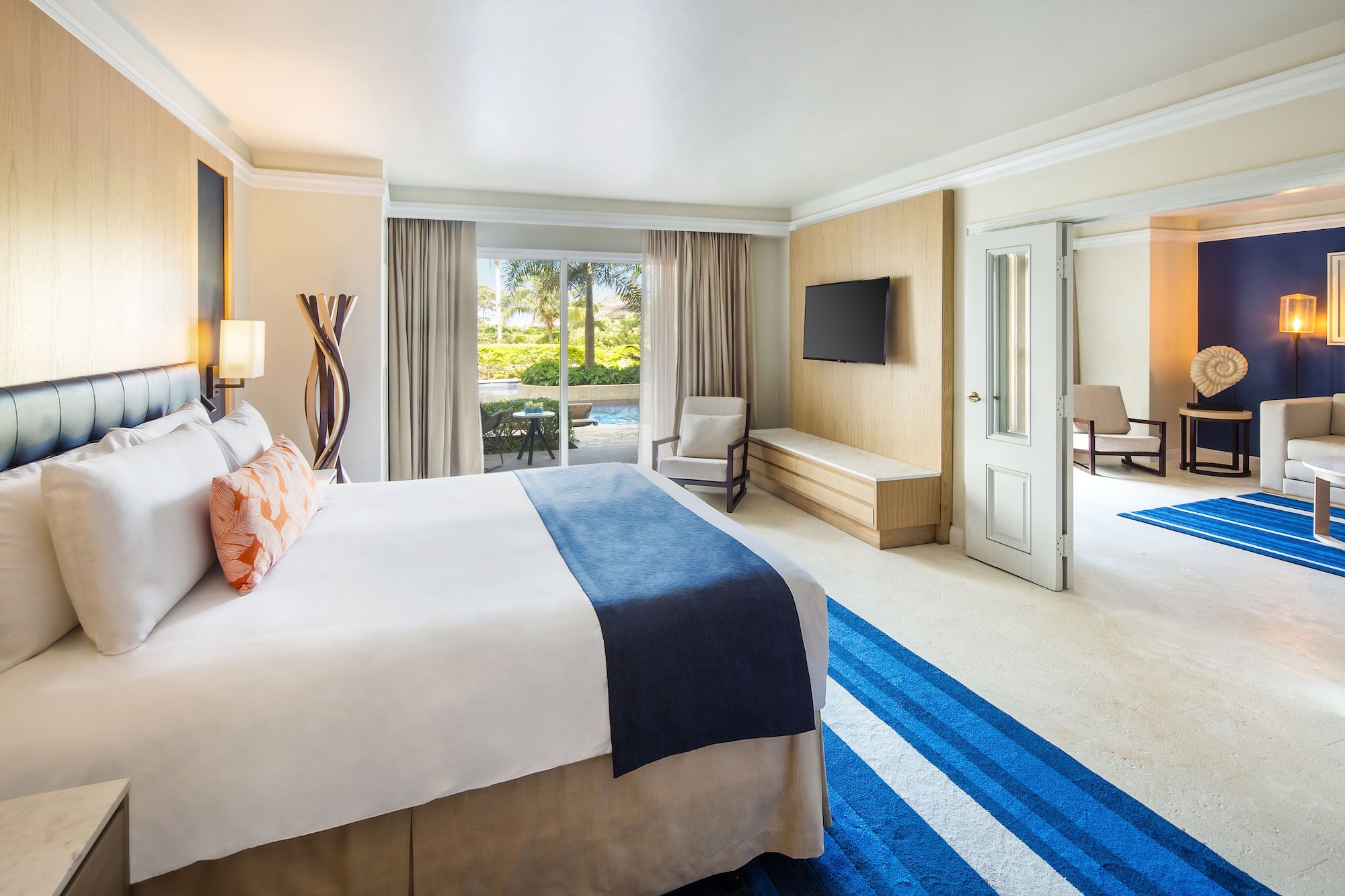 SWIM UP, KING BED