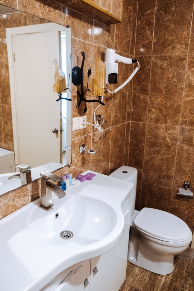 ADJARA BUTIK HOTEL 47/50
