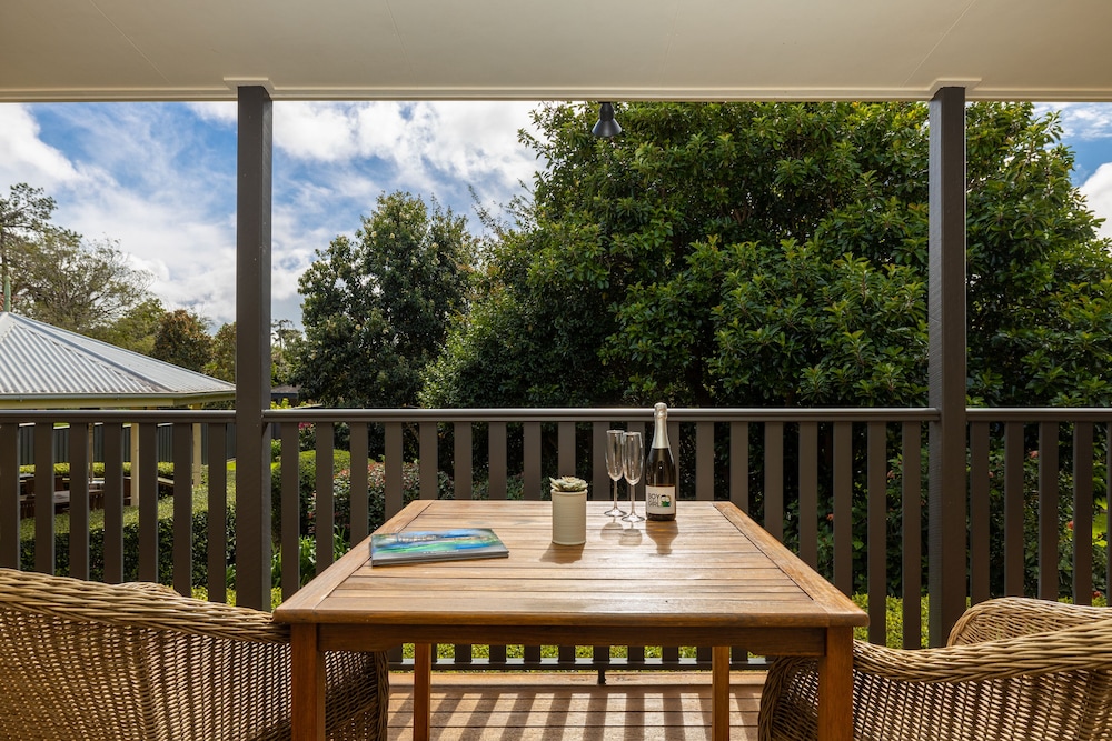 Camelot Boutique Accommodations 37/54
