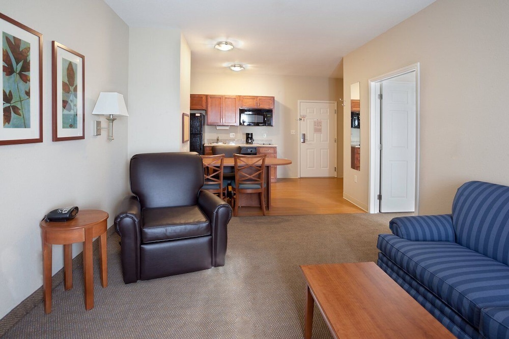 Woodland Suites (ex. Candlewood Suites Weatherford) 17/35