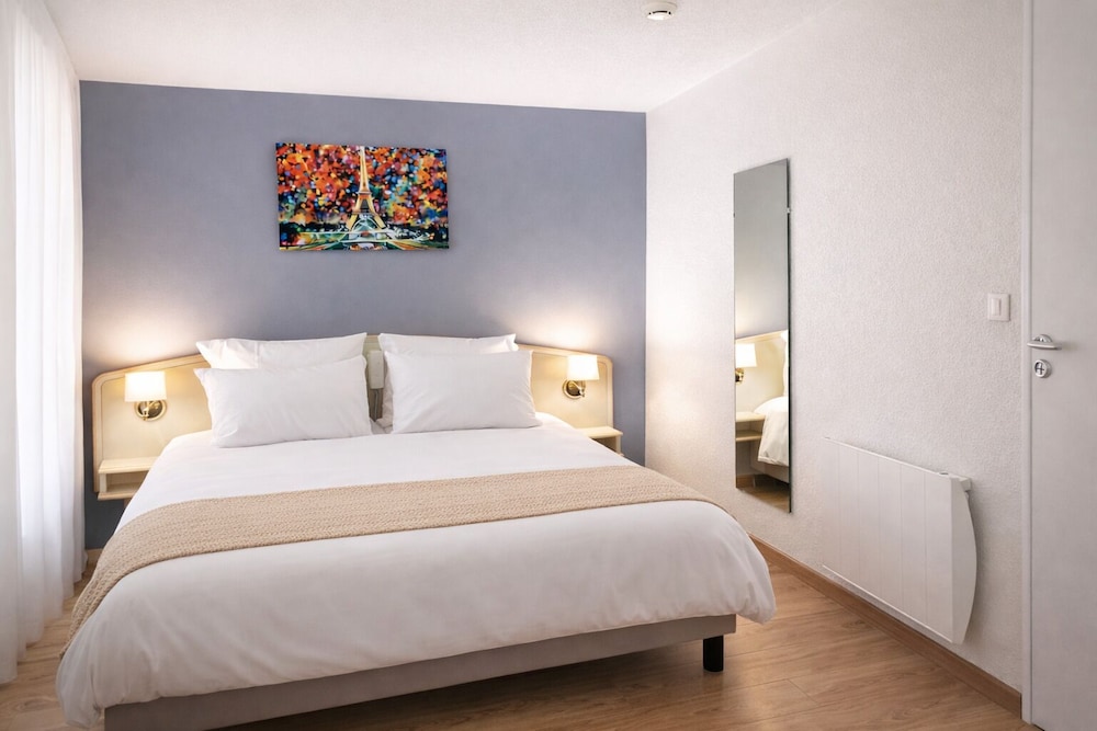 SUPERIOR, DOUBLE OR TWIN BED