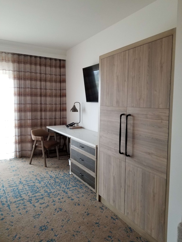 The Cassara Carlsbad Tapestry Collection By Hilton 25/63