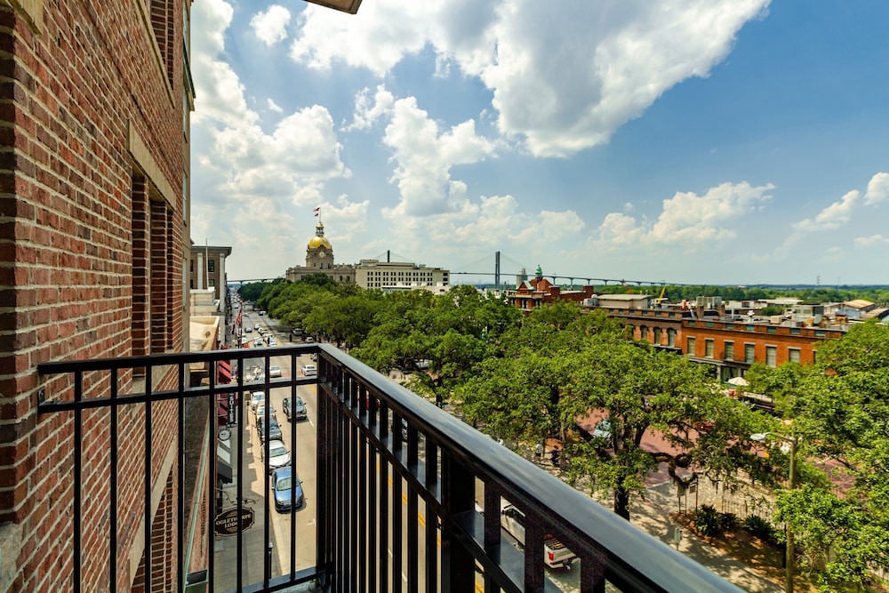 Holiday Inn Express Savannah Historic District 6/74