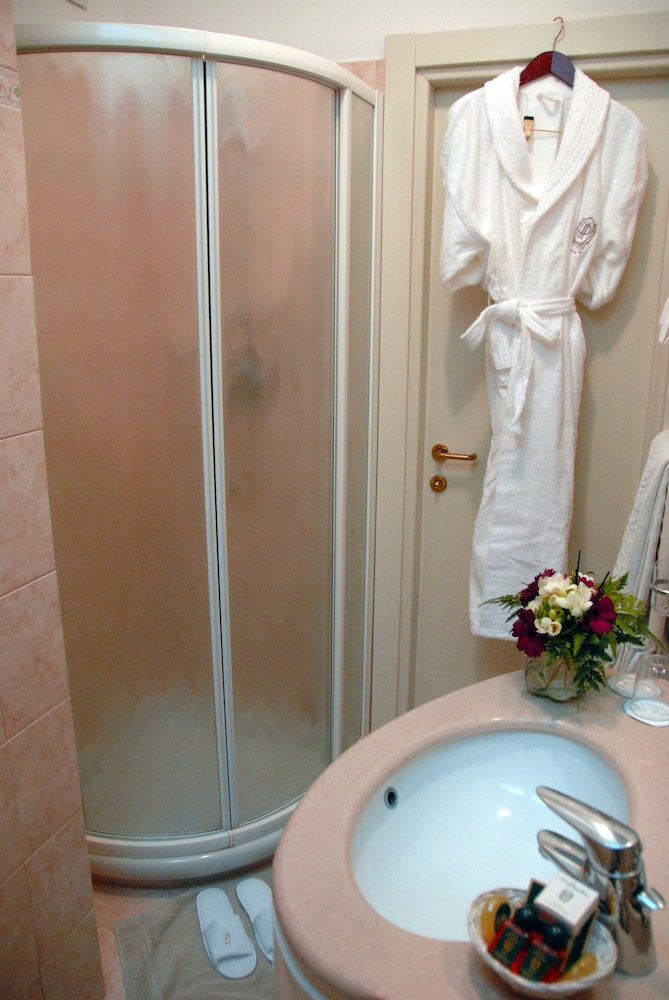 Hotel Paradiso 30/78