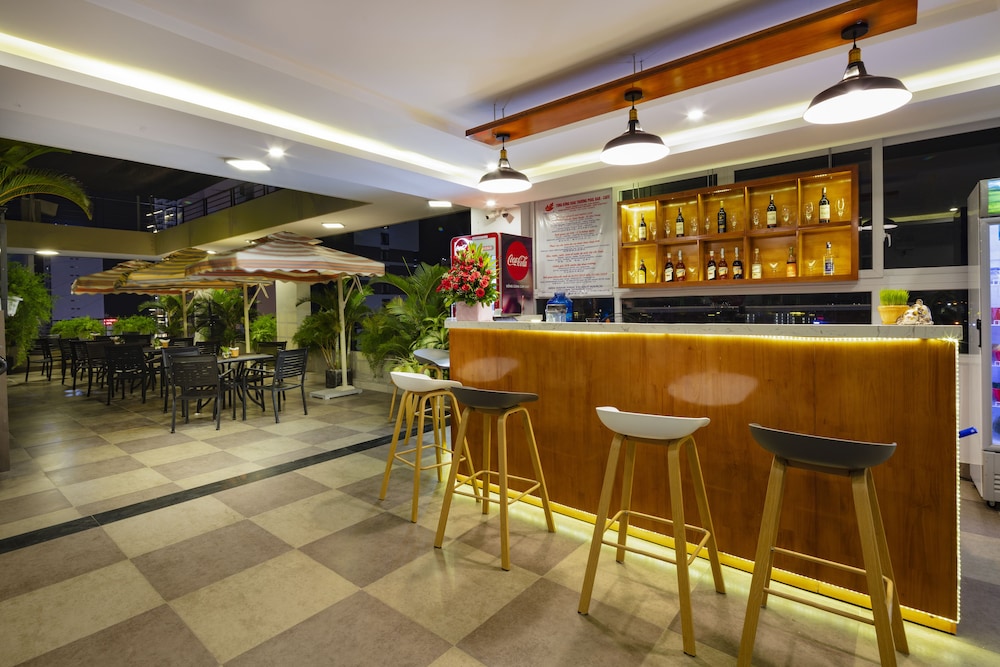 Maple Leaf Hotel & Apartment 59/75