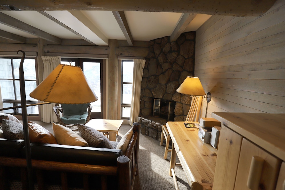 Sun Mountain Lodge 61/82