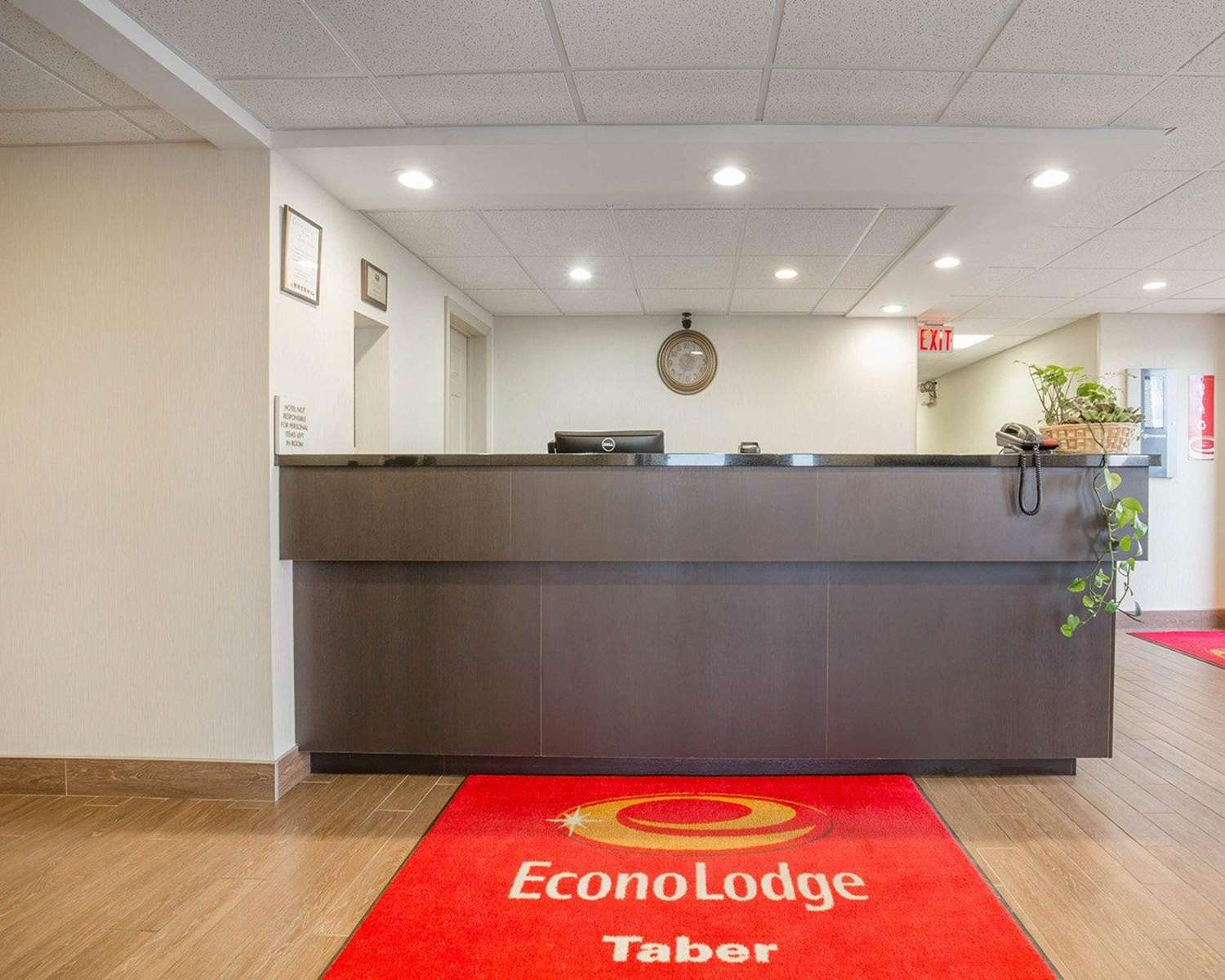 Econo Lodge Taber 2/26
