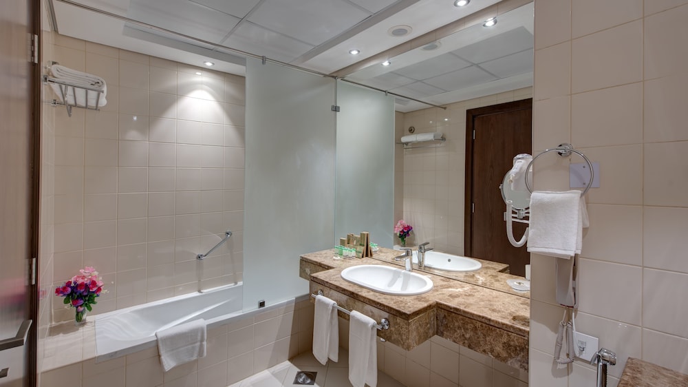 Center Hotel Sharjah 32/34