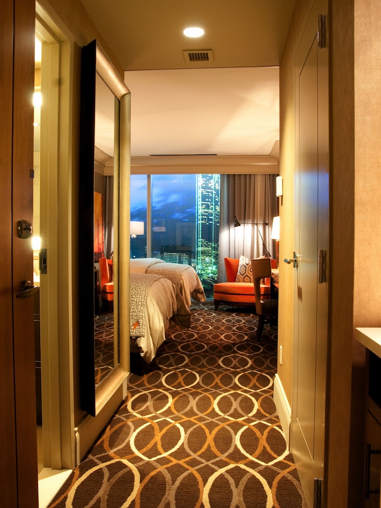 OMNI DALLAS HOTEL 63/92