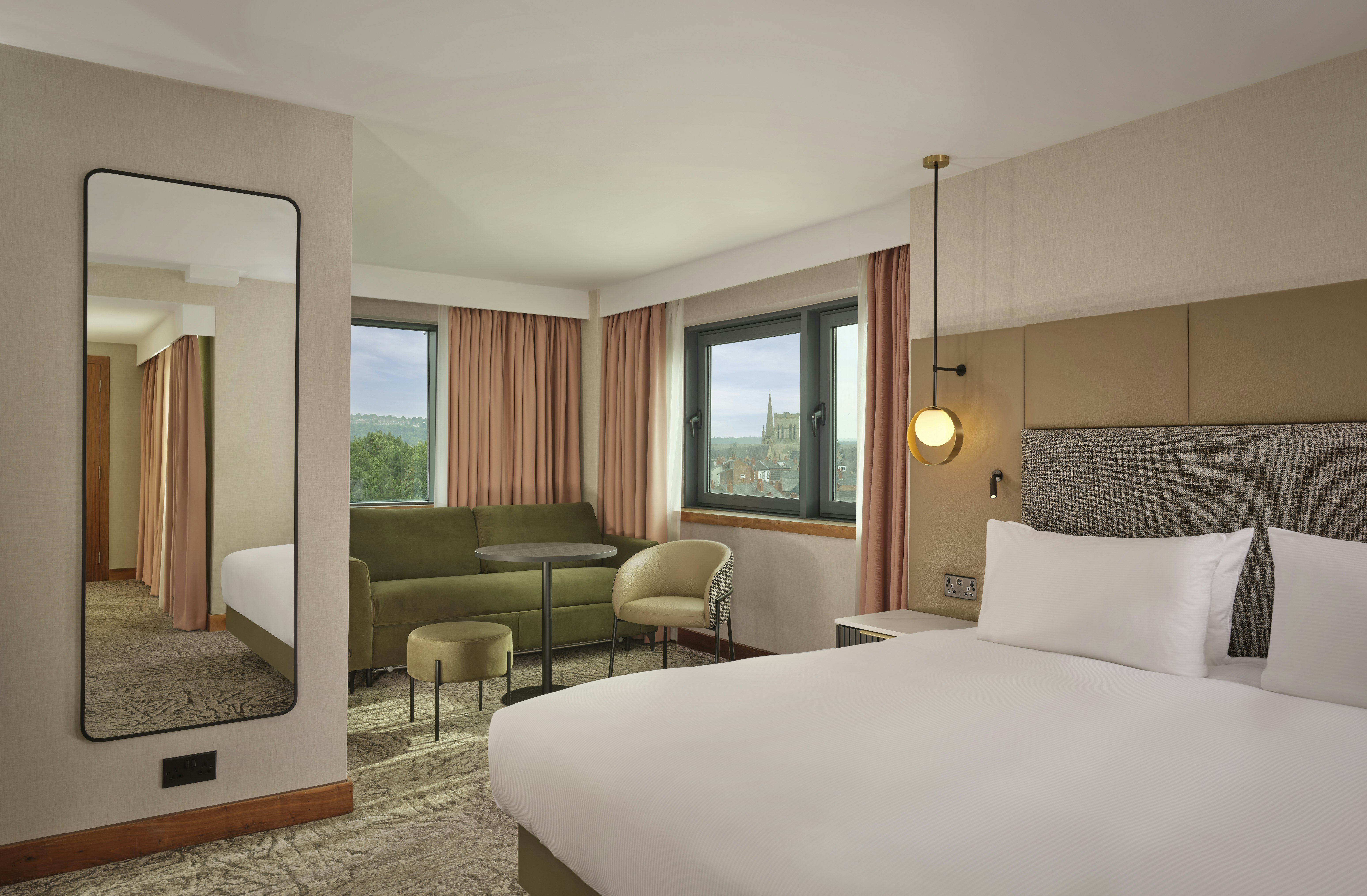 DELUXE, KING BED