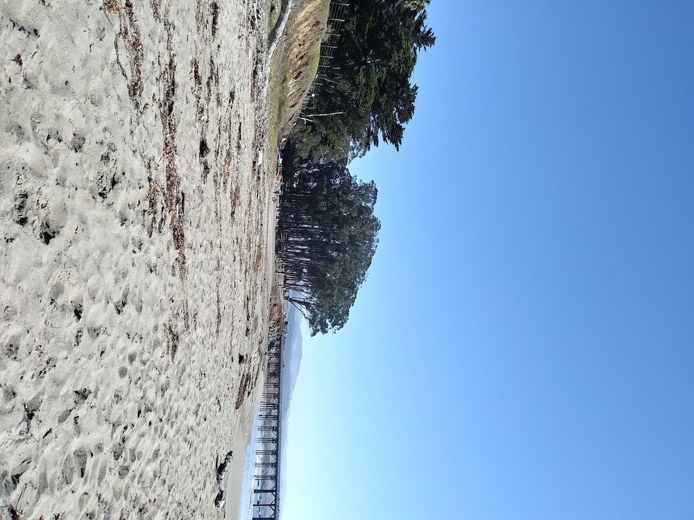 Beach Bungalow Inn and Suites 61/67