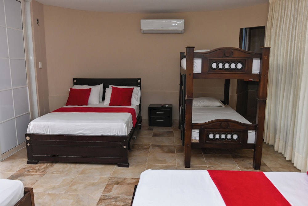 Family, Twin Beds, 2 Bunk Beds, 2 Queen Beds, Mountain View