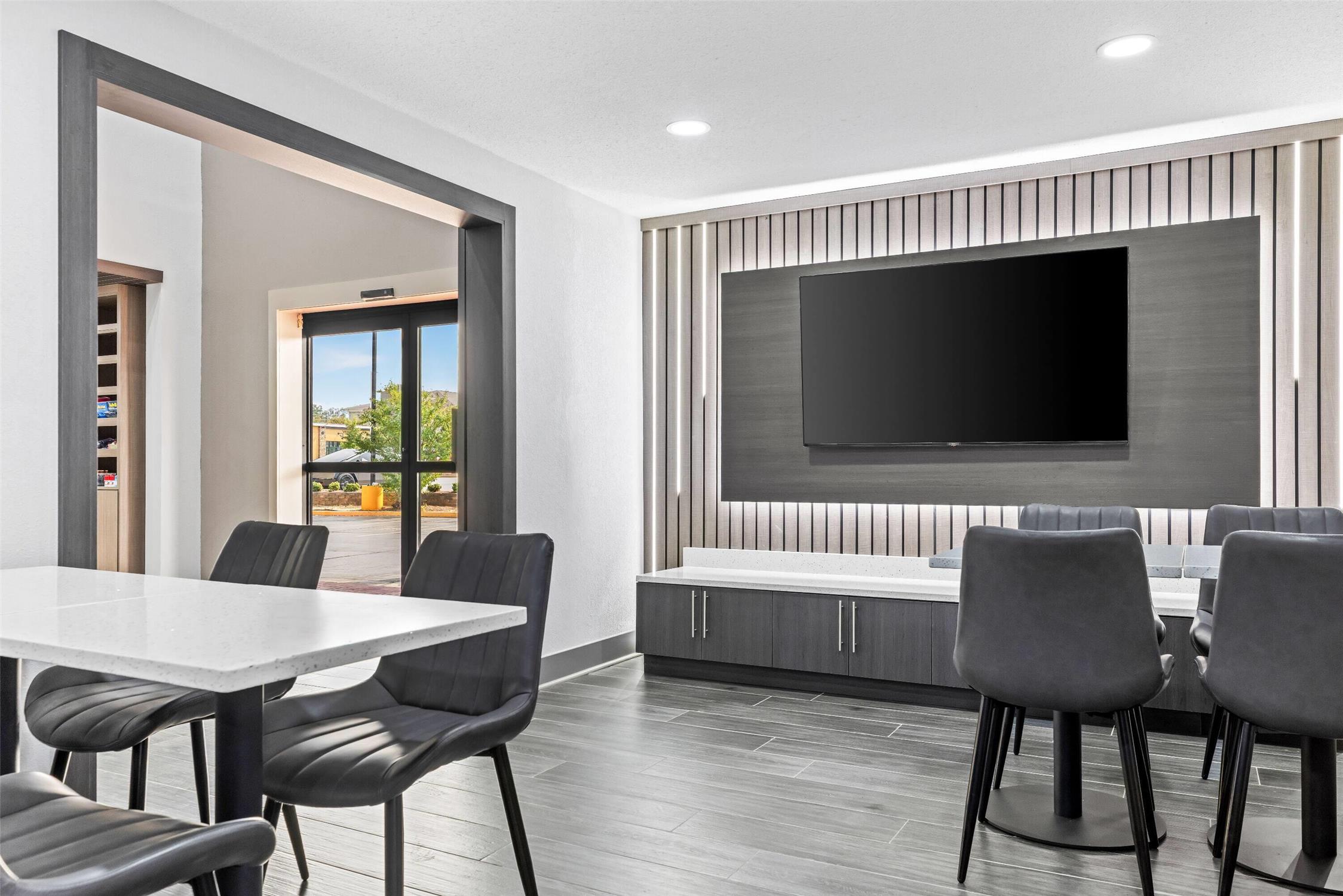 Super 8 By Wyndham Athens 27/33