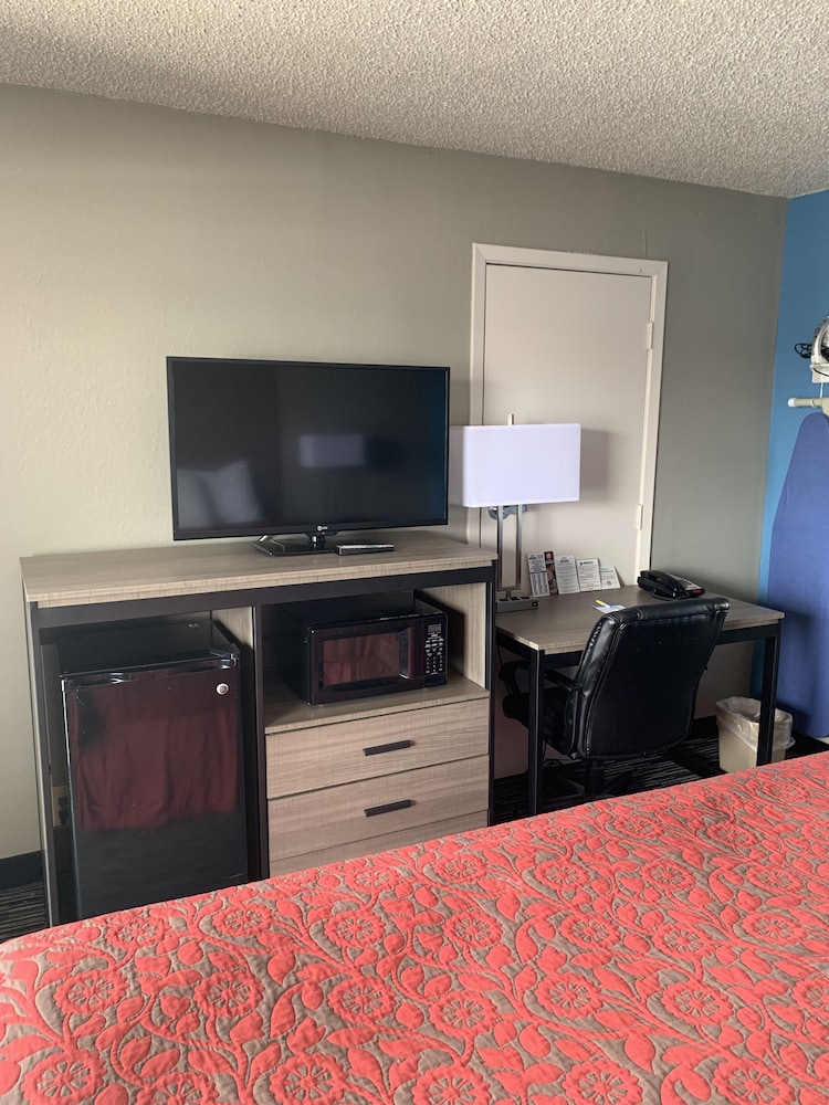 Days Inn by Wyndham Central San Antonio NW Medical Center 31/40