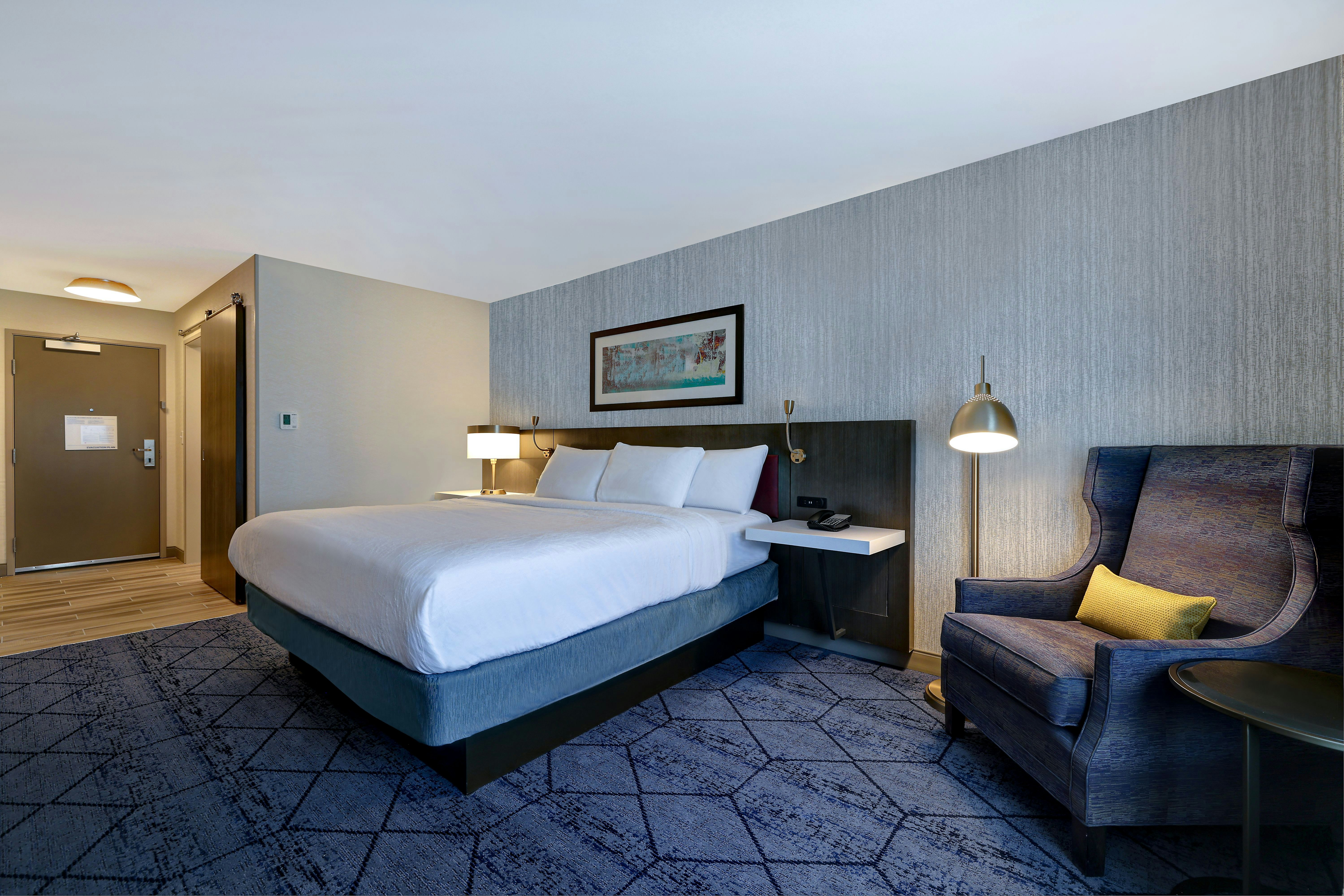 ROOM, KING BED