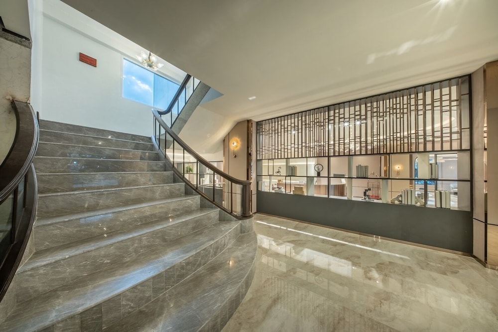 The Legacy Hotel 8/50