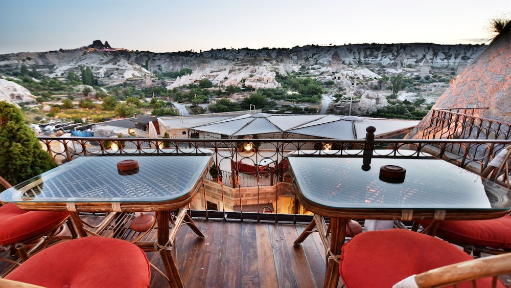 Harman Cave Hotel 61/78