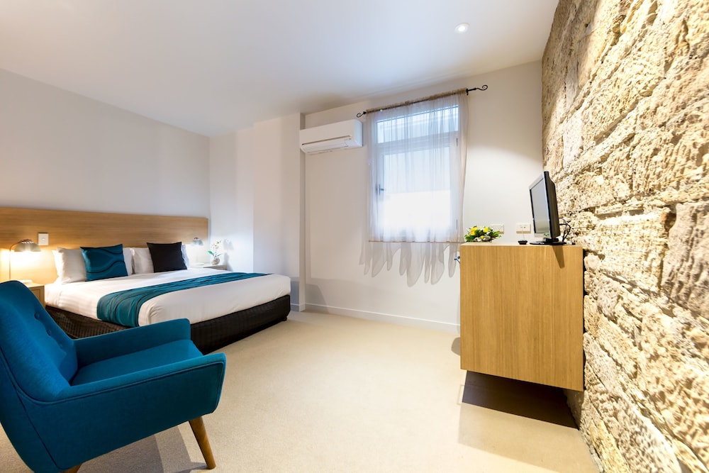Customs House Hotel 52/72