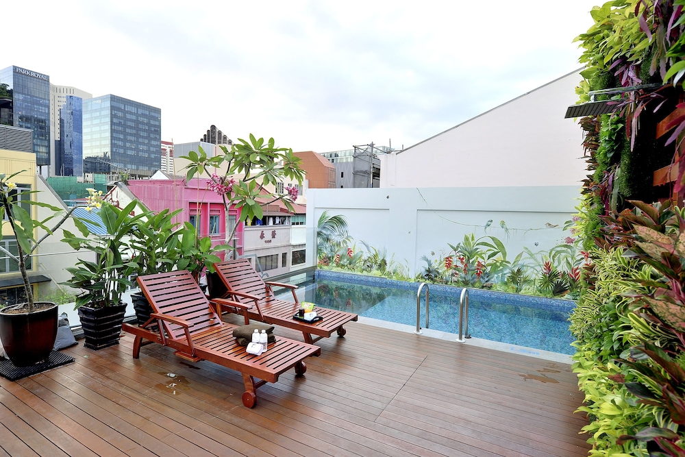 HOTEL CLOVER 5 HONGKONG STREET 26/37