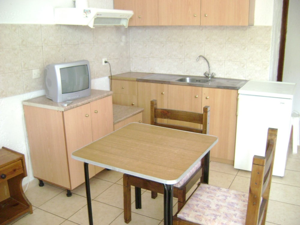 AUSTRALIA HOTEL 24/44