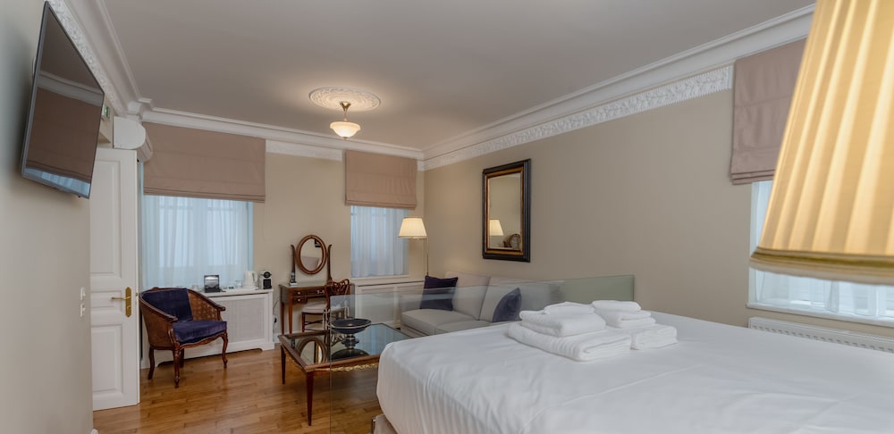 Noble Suites 27/68