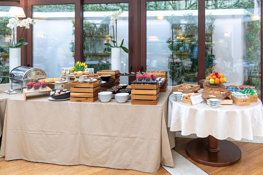 Le Premier Boutique Hotel 53/66