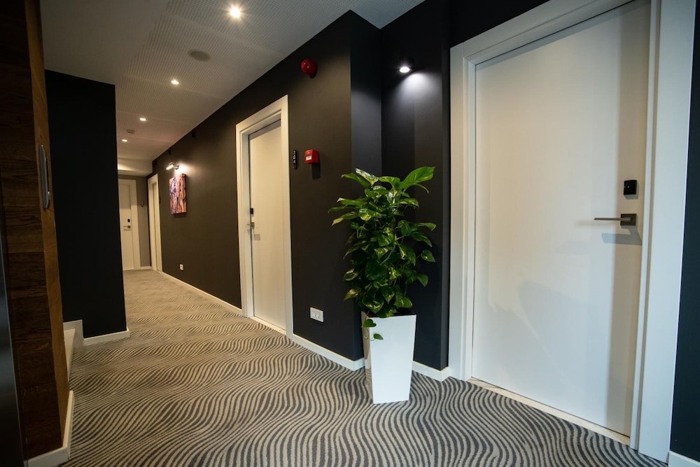 Silver 39 Boutique Hotel 45/48