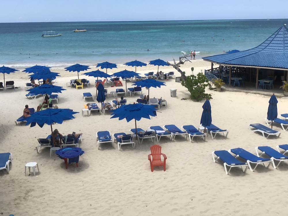 Negril Tree House Resort 57/69
