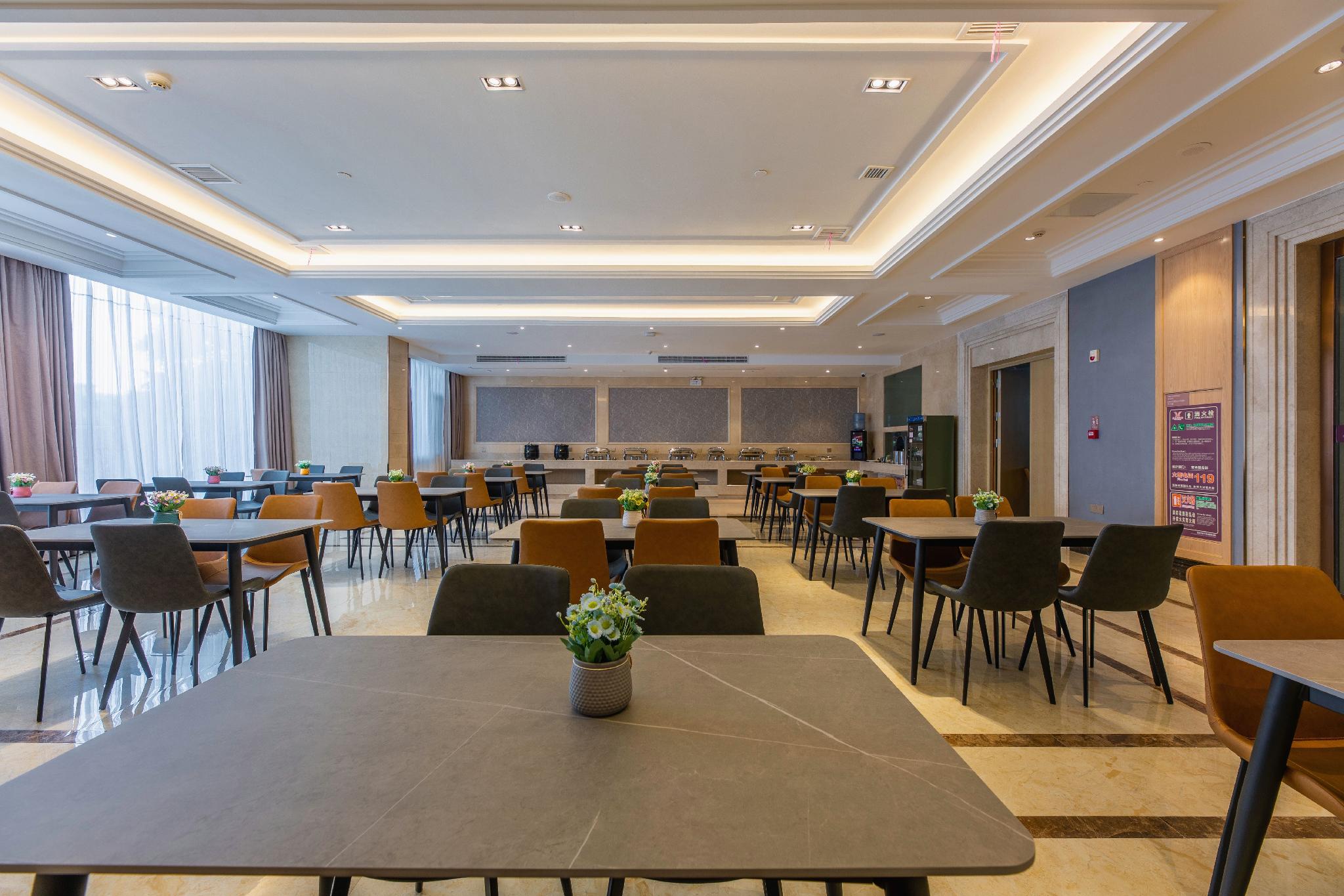Anyi Jinding Hotel 45/49