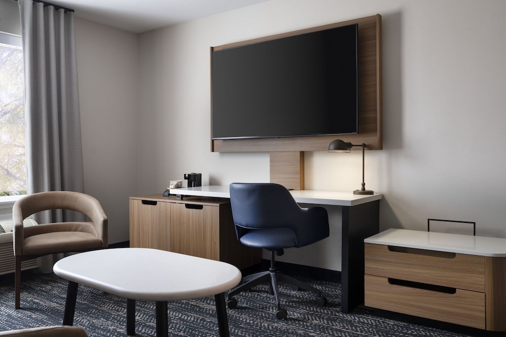 Fairfield Inn & Suites By Marriott Fresno River Park 48/54