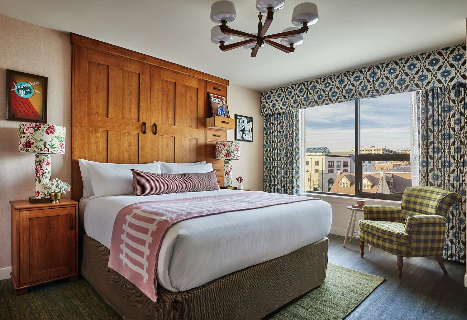 Graduate, King Bed
