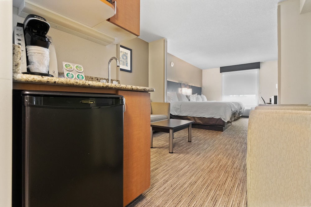 Holiday Inn Express Hotel & Suites Bethlehem 30/72