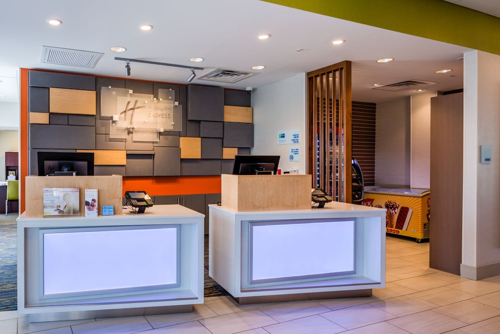 Holiday Inn Express Suites Reedsville State Coll Area 8/56