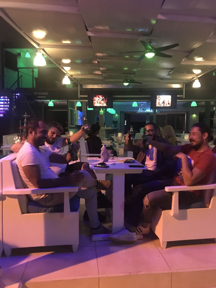 Cloud 9 Hotel Shisha & Cocktail Bar - Adults Only 18+ 42/51