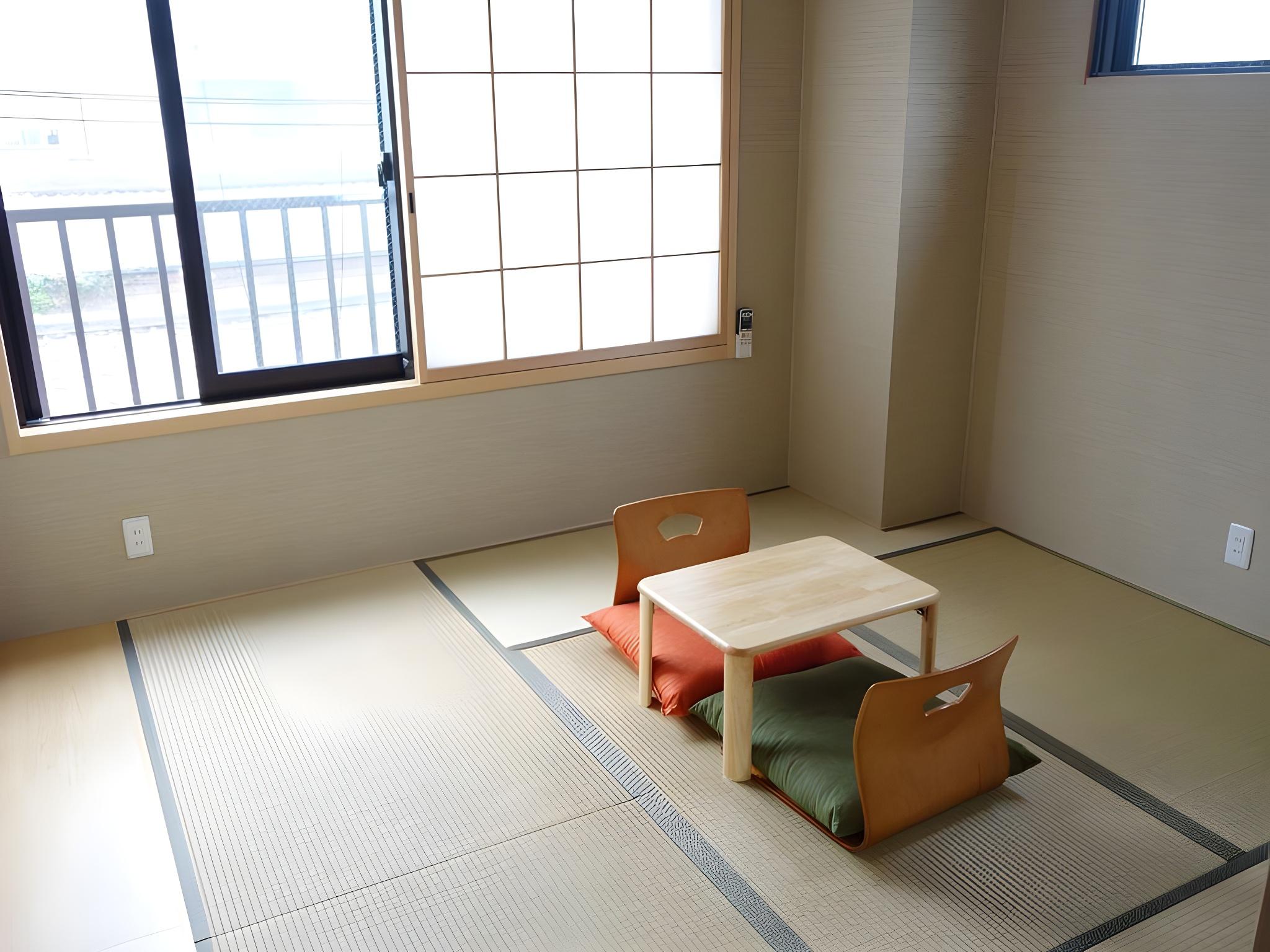 Japanese, Twin Beds
