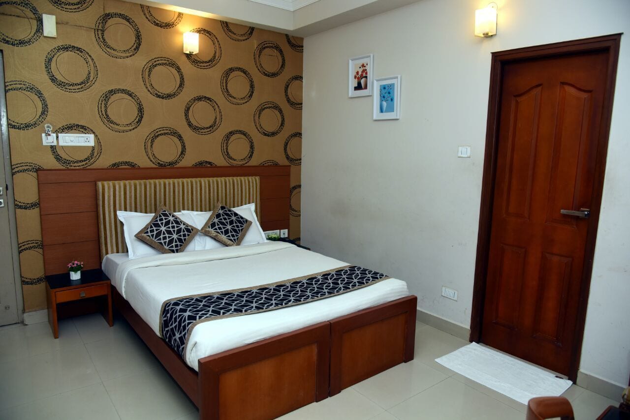 DELUXE, DOUBLE BED