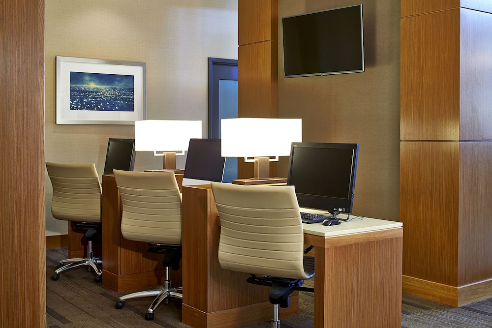 Hyatt Place Lansing – East 36/43