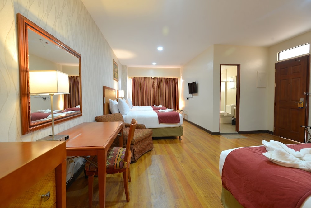 Royal Suites Condotel 7/18